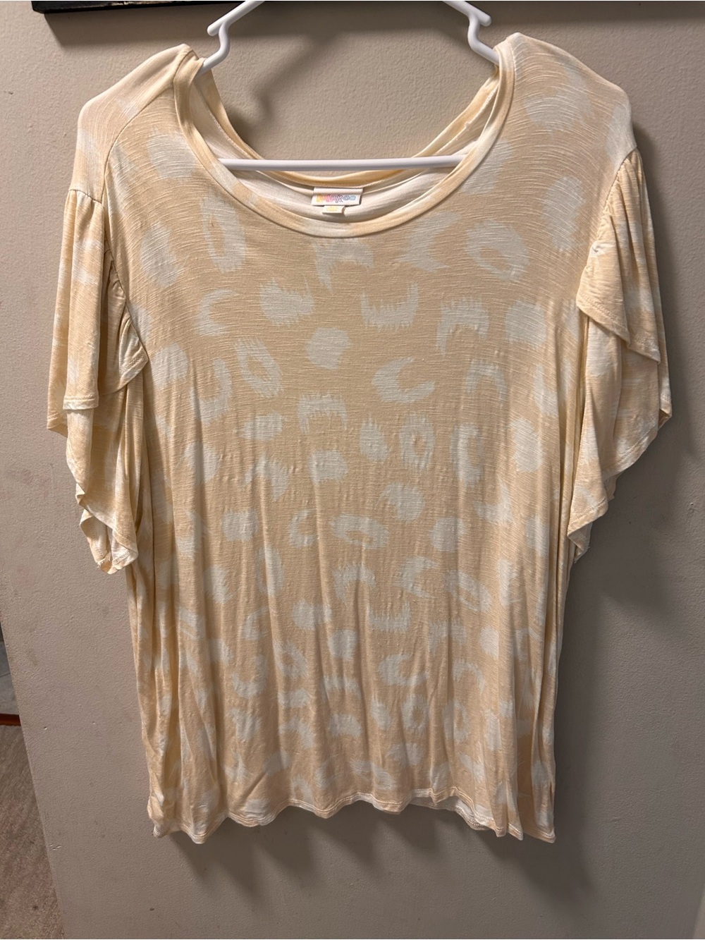 Lularoe OliveCream Leopard Print Flutter Sleeve Top - Picture 2 of 3